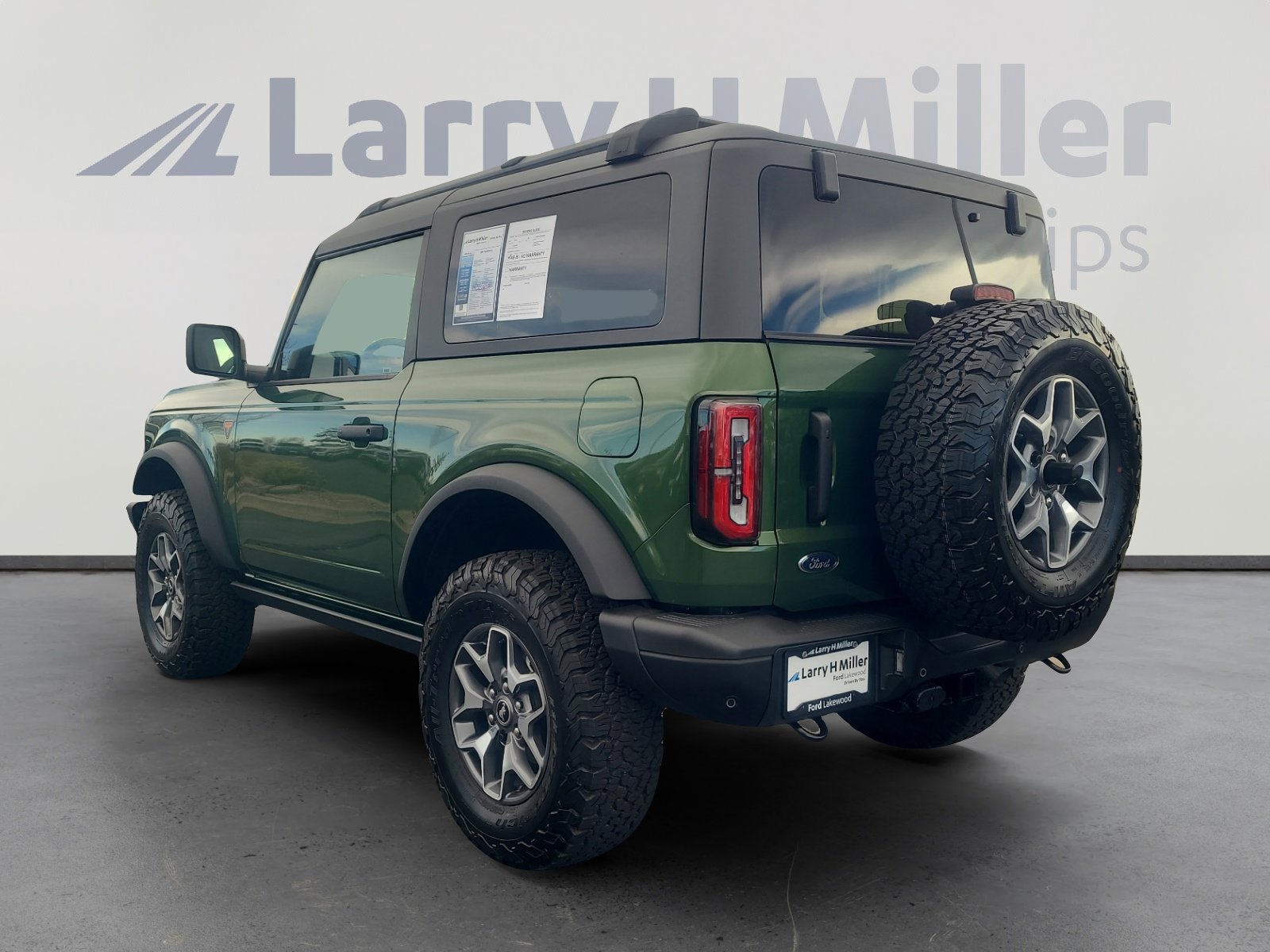 Certified 2025 Ford Bronco Badlands image 3