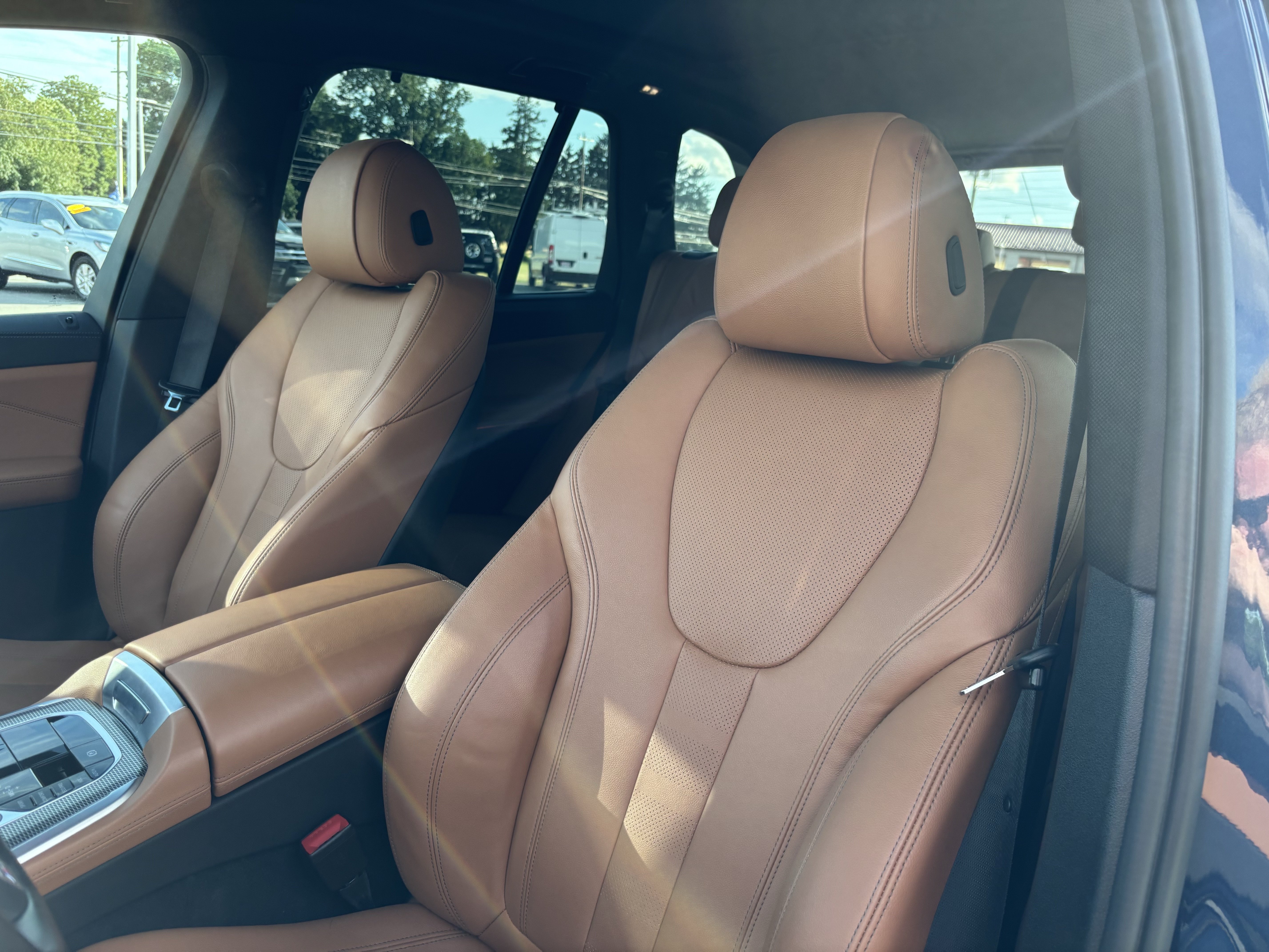 Used 2022 BMW X5 xDrive40i w/ M Sport Package AWD/4WD image 14