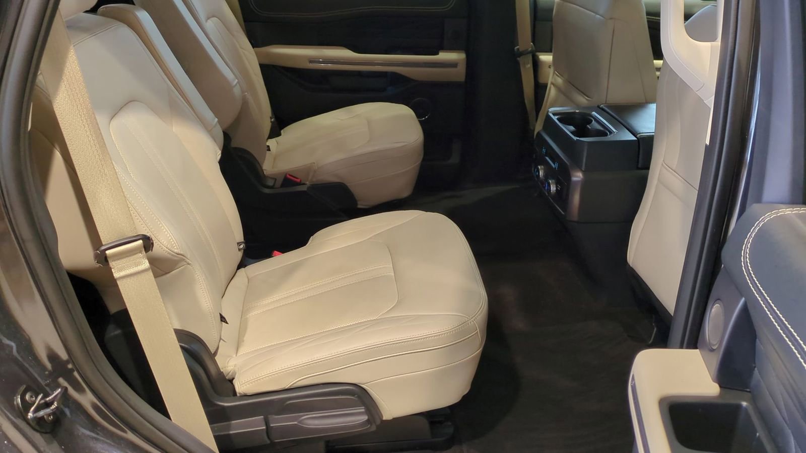 Certified 2023 Ford Expedition Platinum image 22