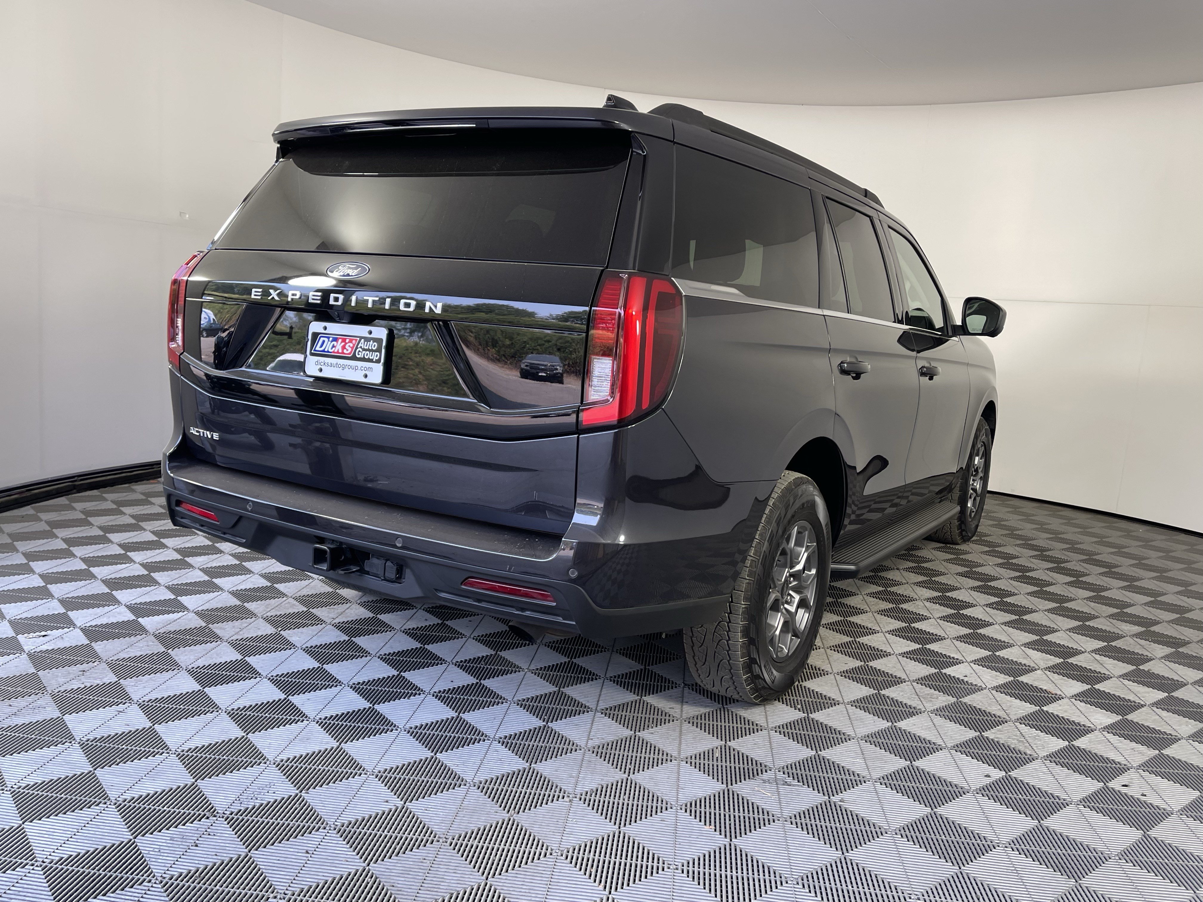 Certified 2025 Ford Expedition Active AWD/4WD image 5