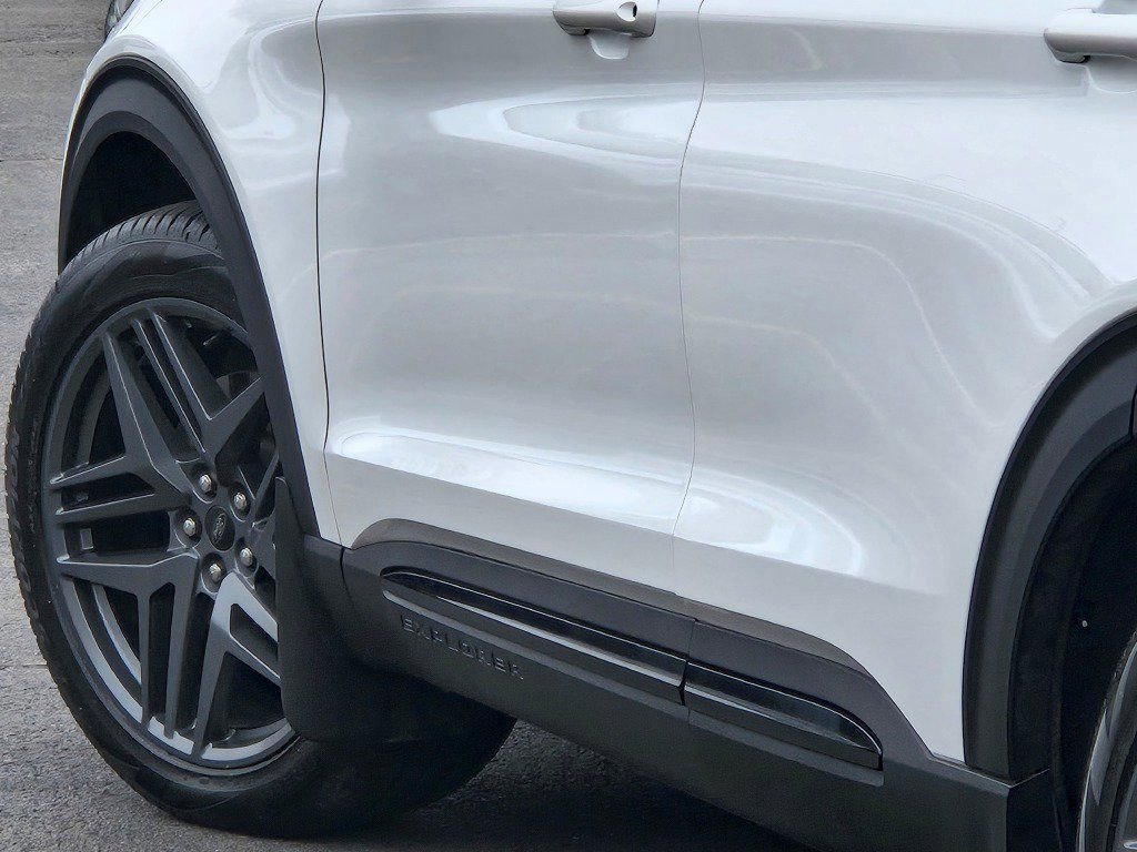 Certified 2025 Ford Explorer ST image 17