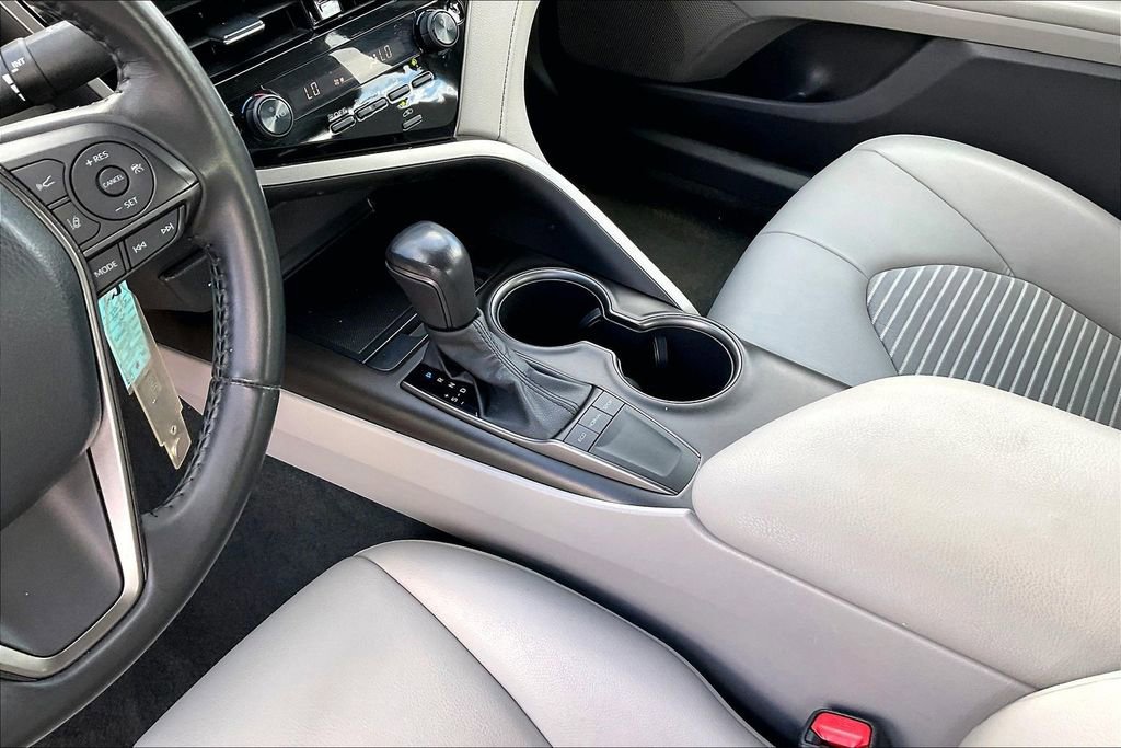Used 2022 Toyota Camry SE image 15