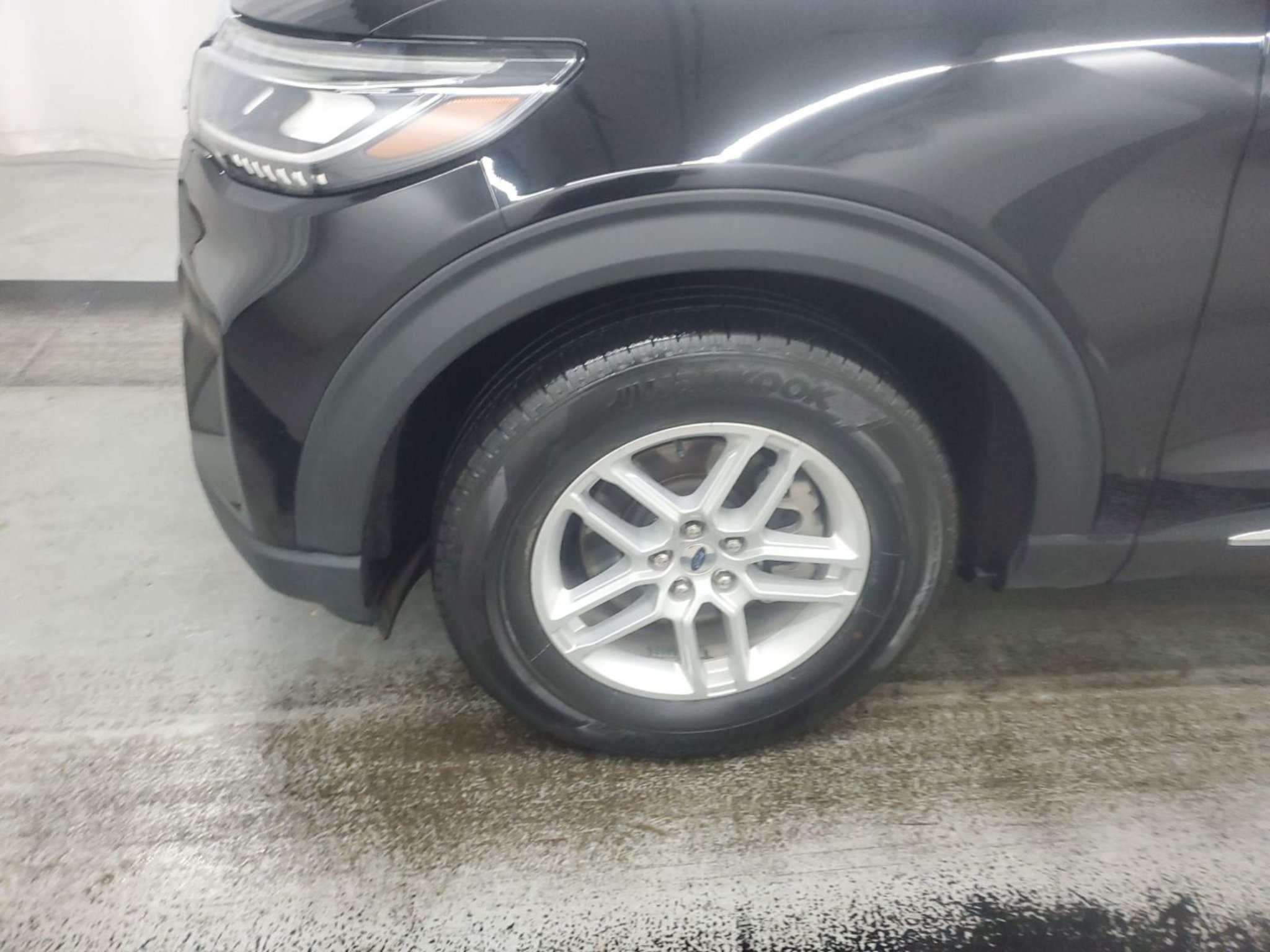 Certified 2025 Ford Explorer Active AWD/4WD image 10