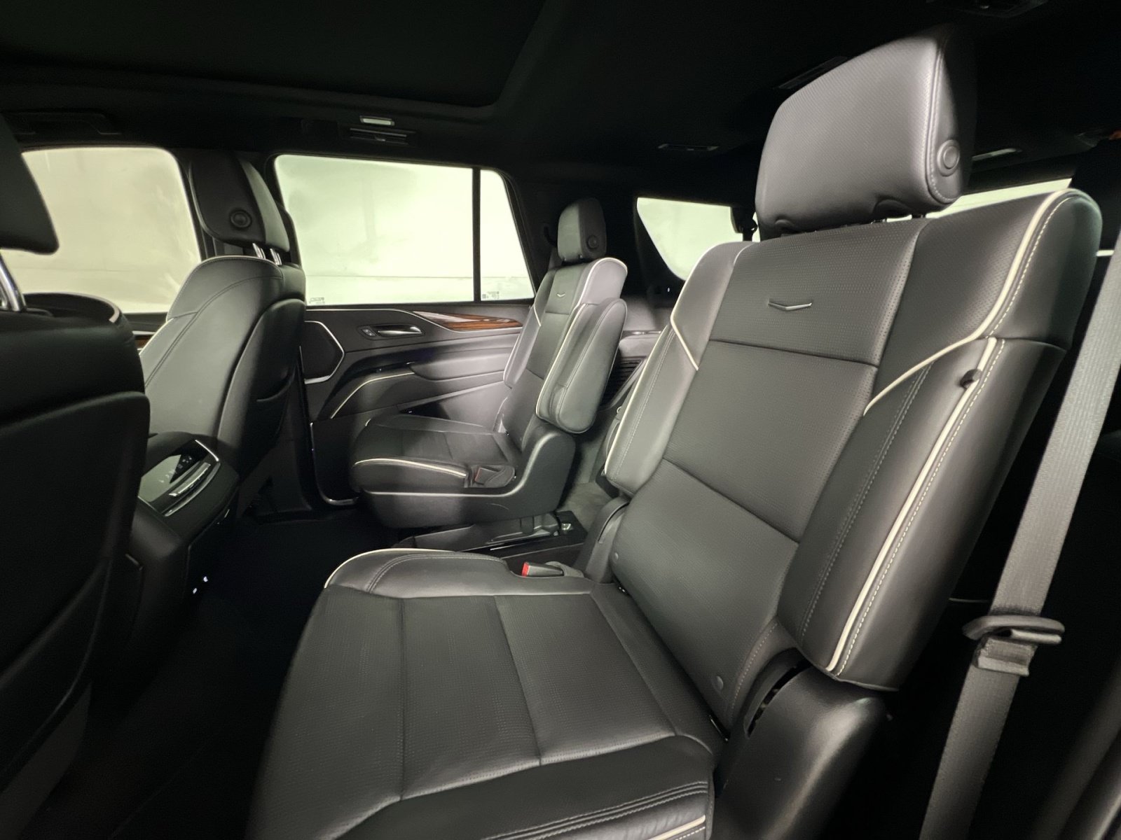 Used 2023 Cadillac Escalade Premium Luxury AWD/4WD image 25