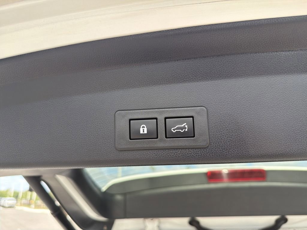 Used 2023 Subaru Ascent Limited w/ Technology Package image 11