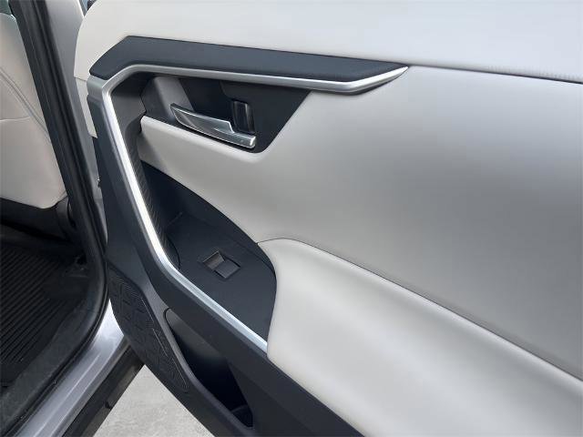Used 2021 Toyota RAV4 XLE image 12