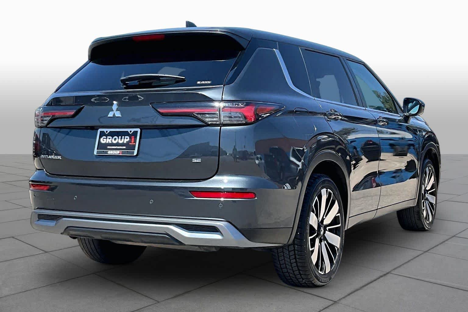 Used 2025 Mitsubishi Outlander SE AWD/4WD image 13
