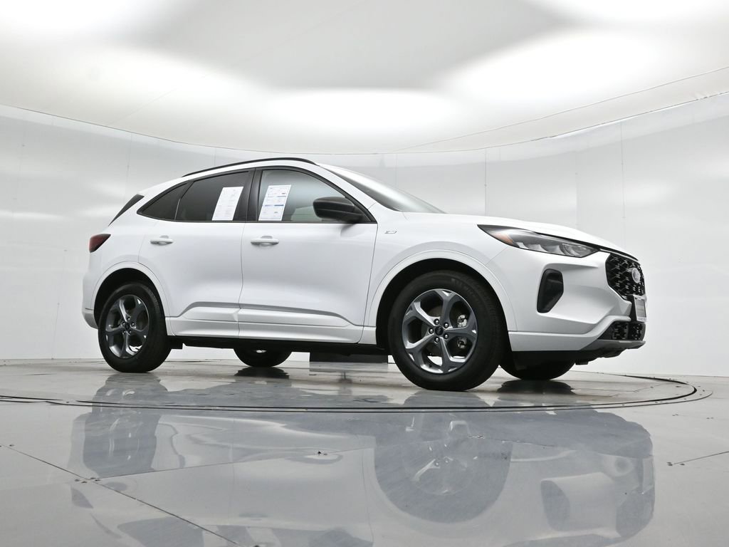 Certified 2023 Ford Escape ST-Line w/ Equipment Group 301A image 4