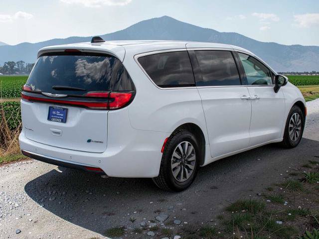 Used 2023 Chrysler Pacifica Touring-L FWD image 6