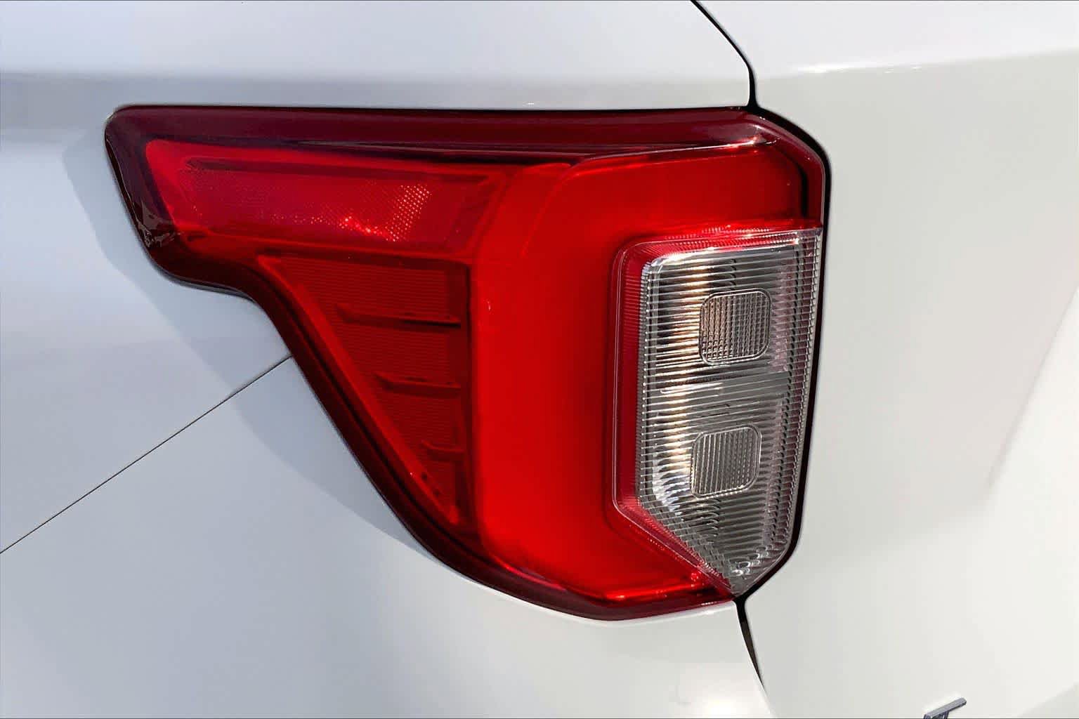 Certified 2021 Ford Explorer XLT RWD image 25
