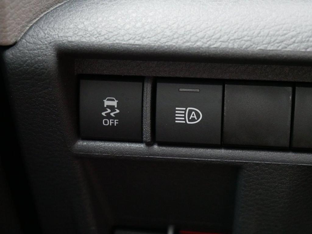 Used 2021 Toyota Sienna XLE w/ XLE Plus Package FWD image 18