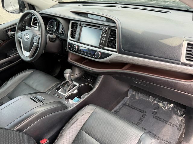 Used 2018 Toyota Highlander Limited AWD/4WD image 30