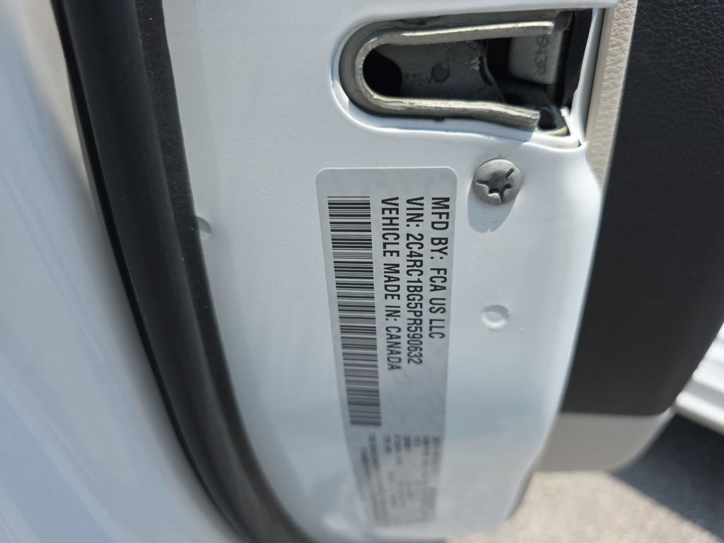 Used 2023 Chrysler Pacifica Touring-L FWD image 37