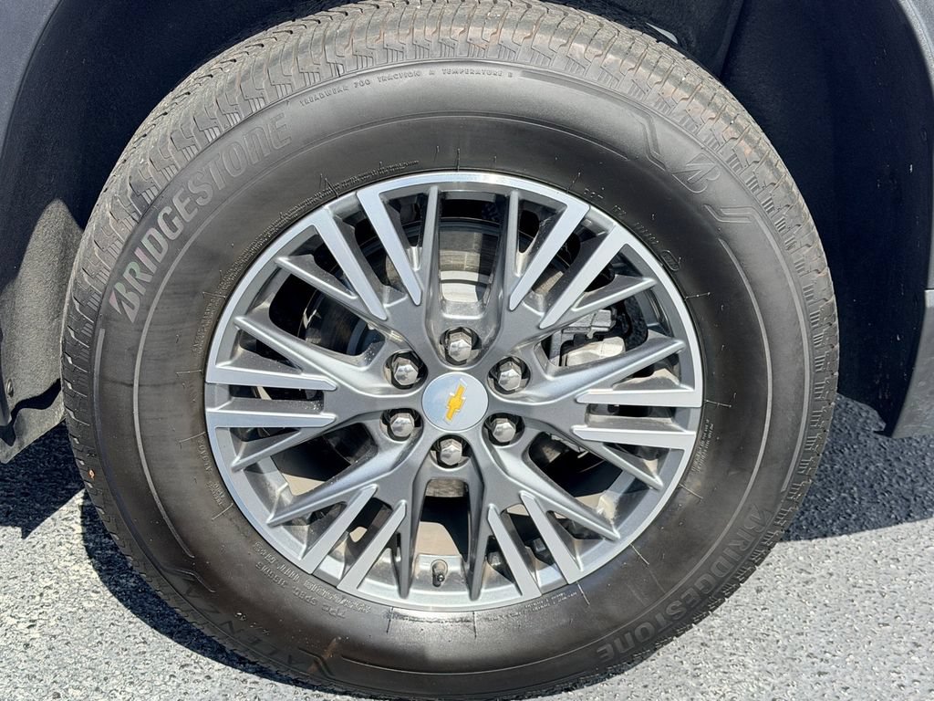 Used 2025 Chevrolet Traverse LT w/ Driver Confidence Package FWD image 15
