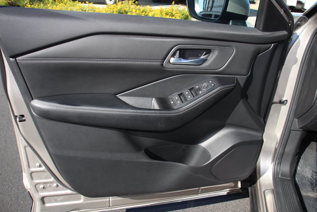 Used 2024 Nissan Rogue SL AWD/4WD image 22