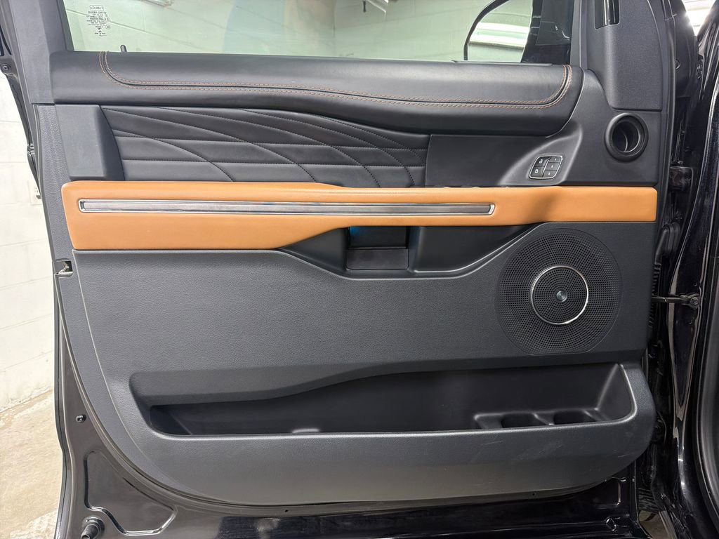 Certified 2022 Ford Expedition Max Platinum RWD image 17
