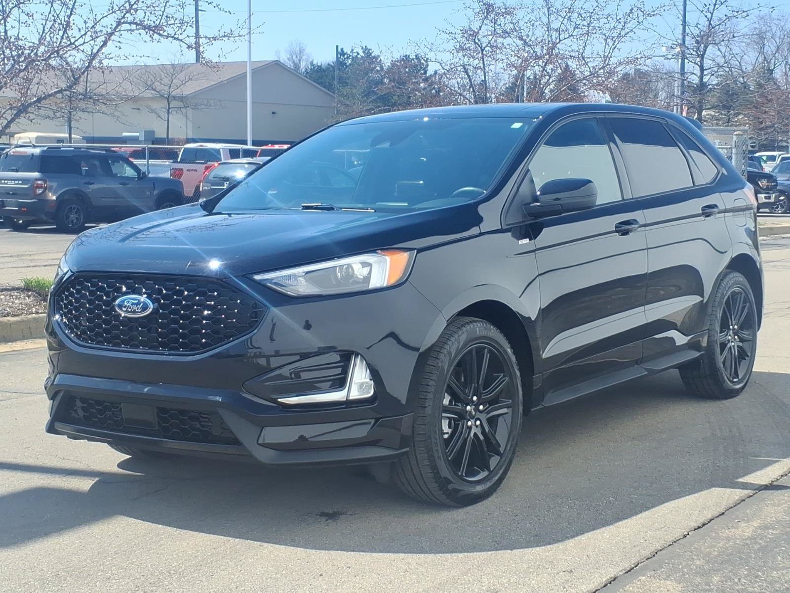 Certified 2024 Ford Edge ST-Line AWD/4WD image 3