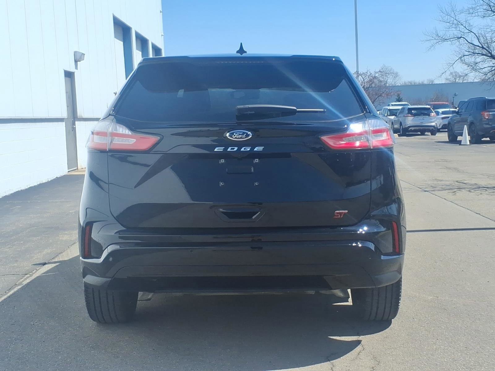 Certified 2024 Ford Edge ST-Line image 3
