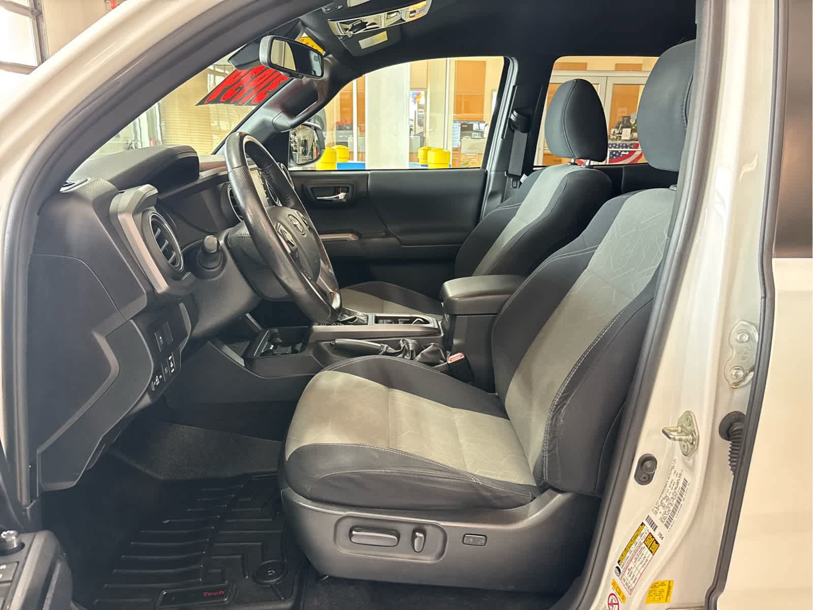 Used 2020 Toyota Tacoma TRD Off-Road w/ Technology Package AWD/4WD image 23