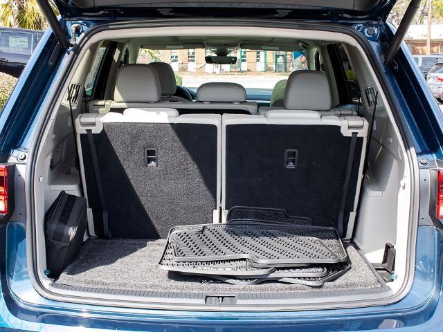 Used 2022 Volkswagen Atlas SEL R-Line image 24