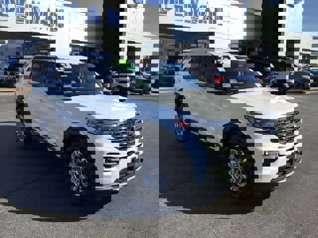 Certified 2022 Ford Explorer XLT w/ Equipment Group 202A image 6