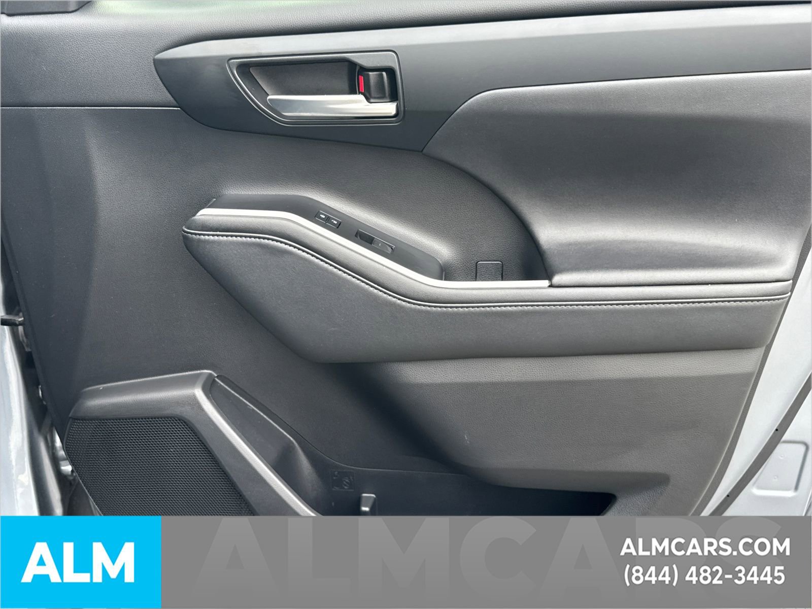 Used 2021 Toyota Highlander XLE image 16