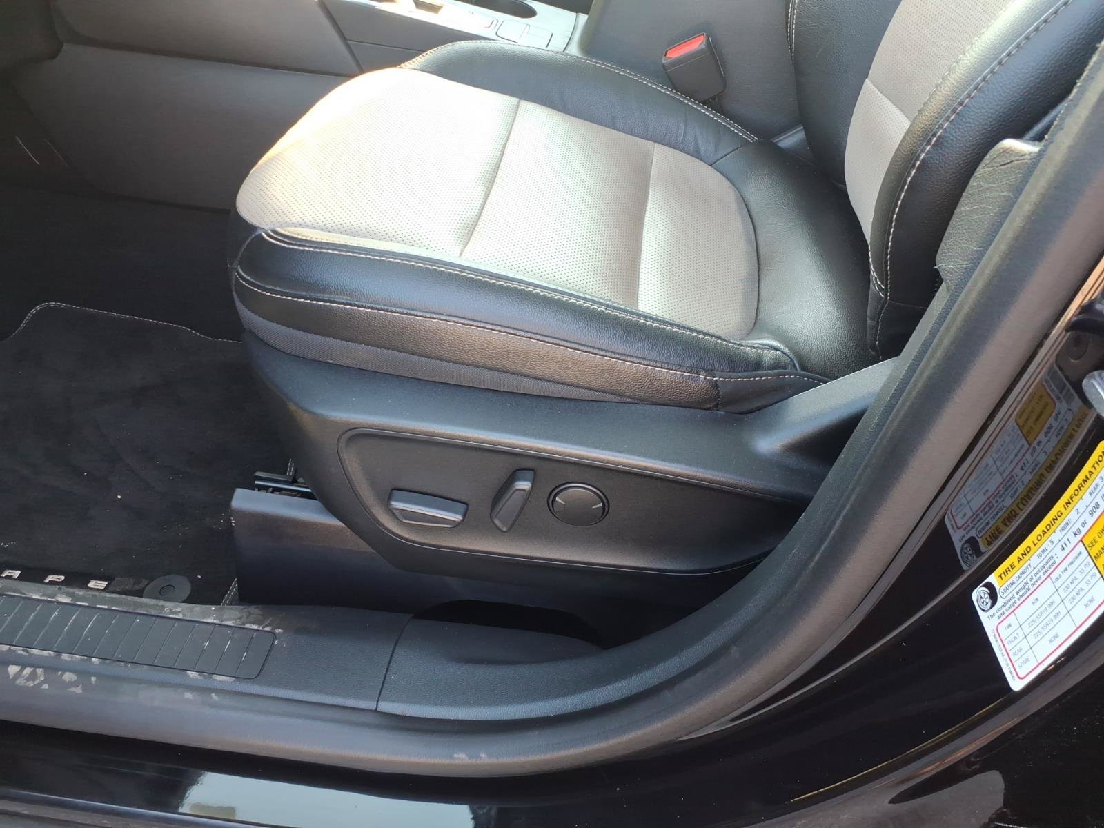 Certified 2021 Ford Escape Titanium w/ Titanium Elite Package AWD/4WD image 11