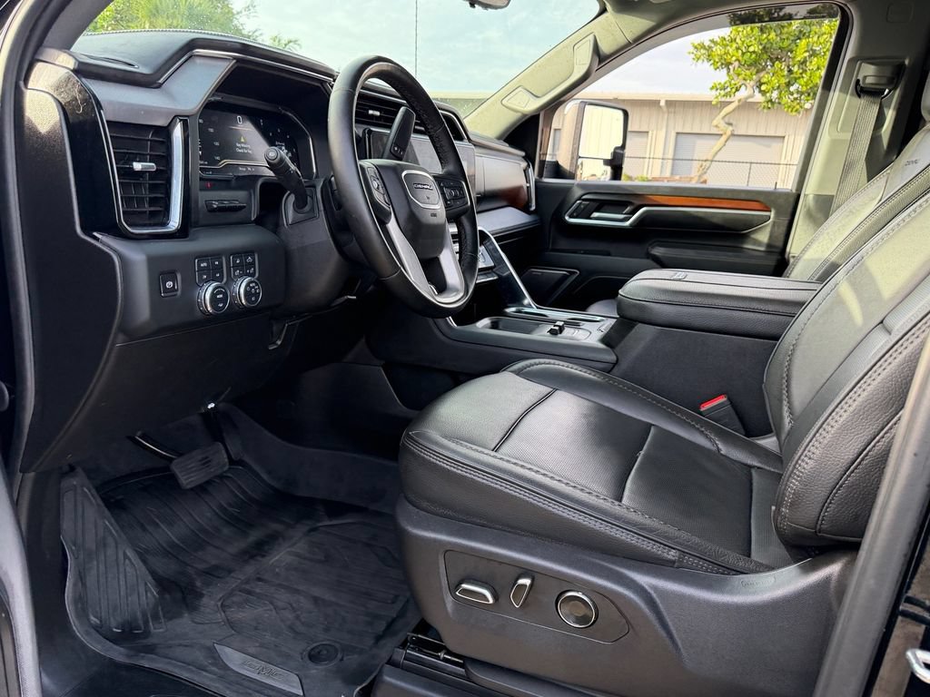 Used 2025 GMC Sierra 2500 Denali w/ Denali Reserve Package AWD/4WD image 13