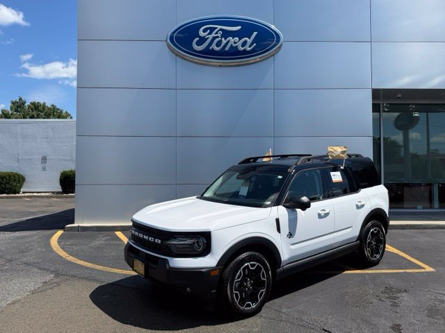 Certified 2025 Ford Bronco Sport Outer Banks w/ Outer Banks Tech Package+ AWD/4WD image 2