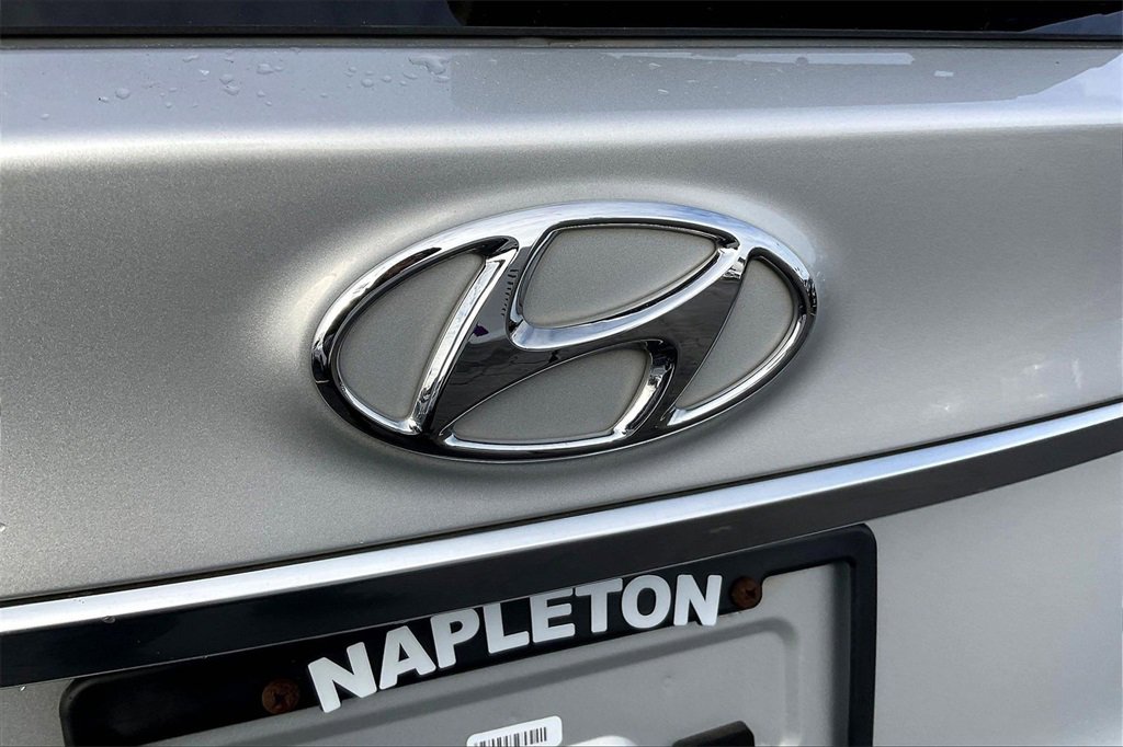 Used 2020 Hyundai Santa Fe SE image 7