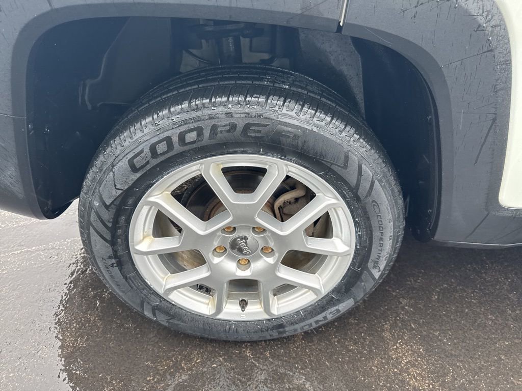 Used 2021 Jeep Renegade Latitude image 40