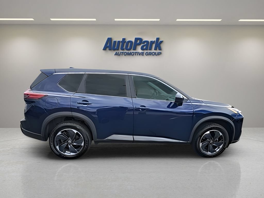 Used 2024 Nissan Rogue SV AWD/4WD image 8