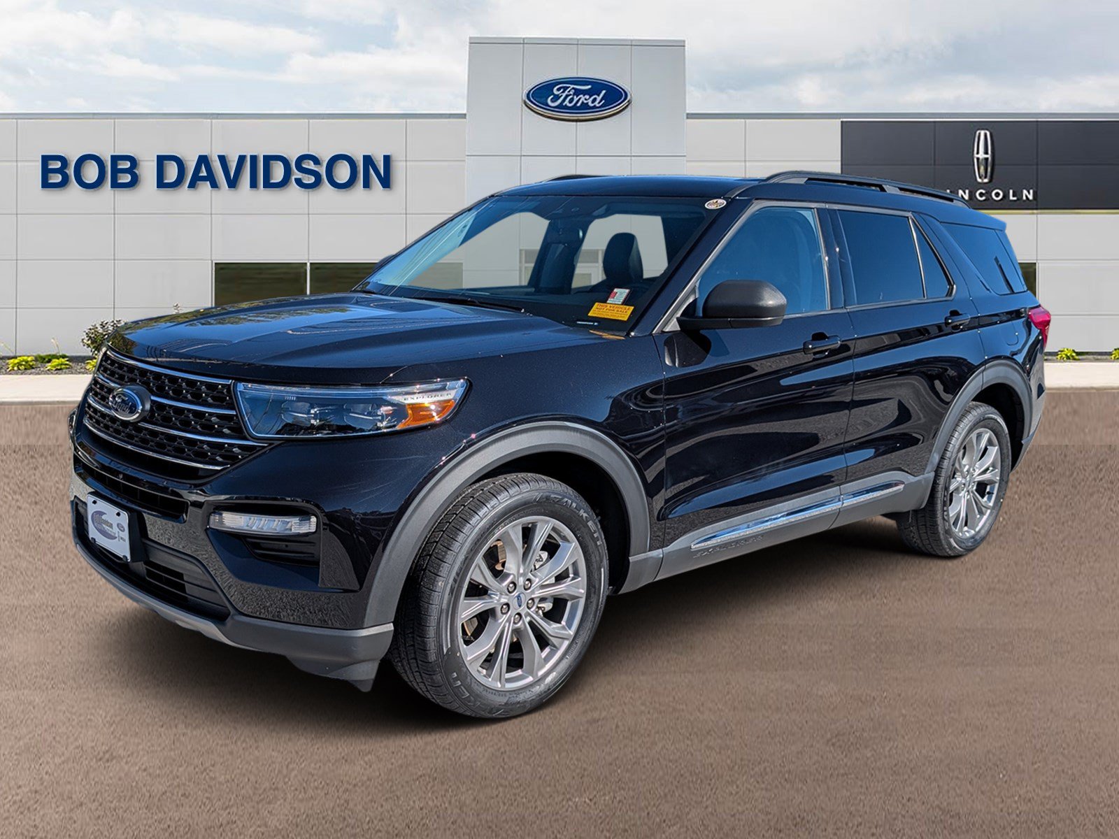 Certified 2023 Ford Explorer XLT w/ Equipment Group 202A AWD/4WD image 1