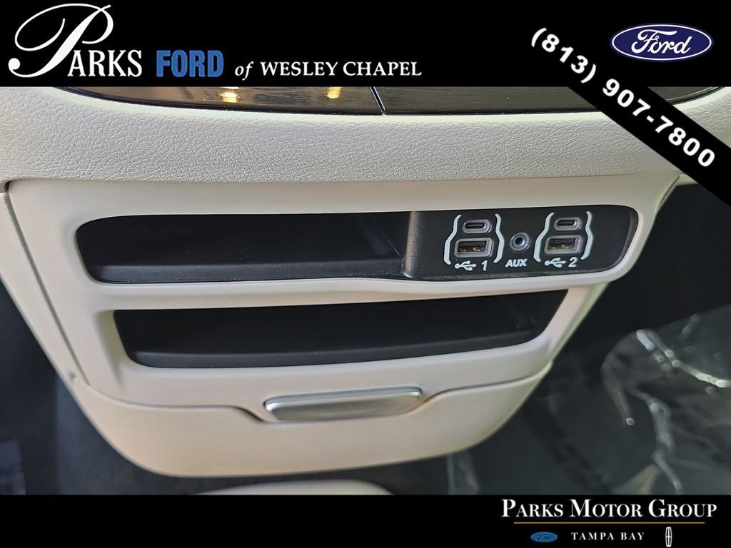 Used 2024 Chrysler Pacifica Touring-L FWD image 25