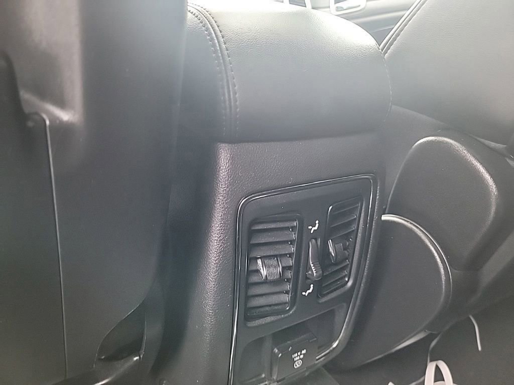 Used 2021 Jeep Grand Cherokee Laredo X image 33