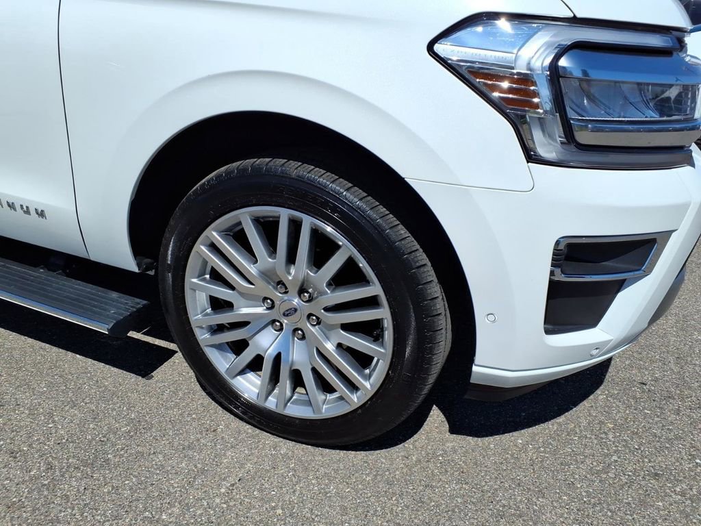 Certified 2024 Ford Expedition Platinum AWD/4WD image 4