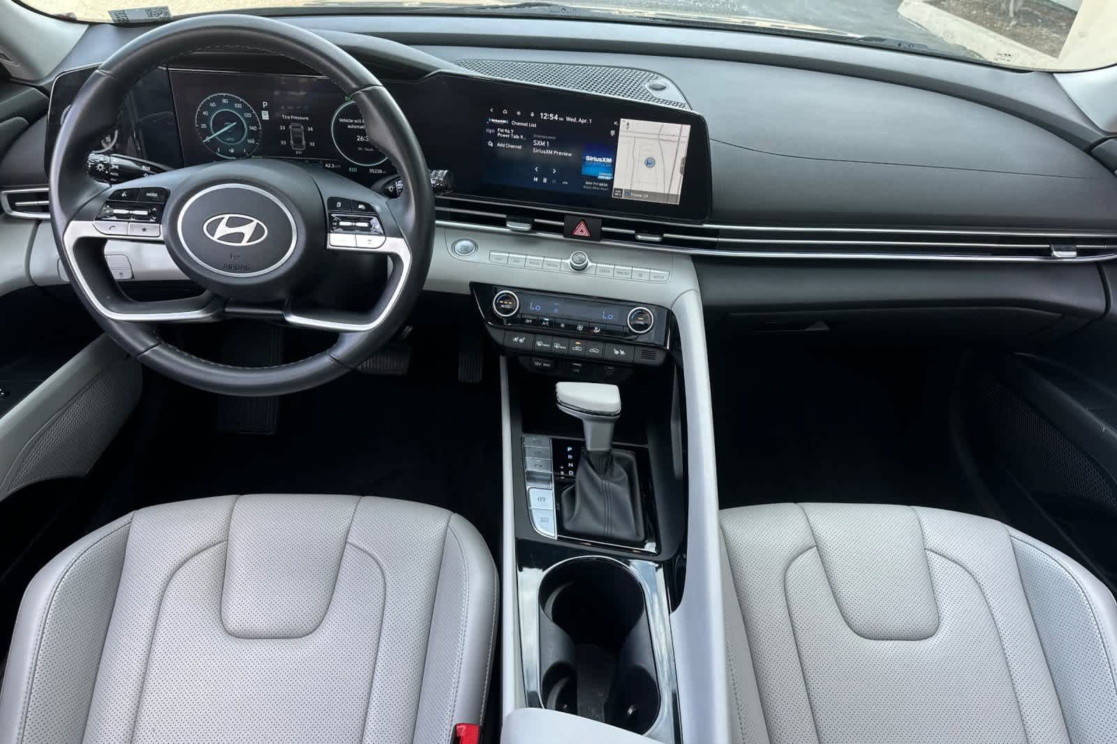 Used 2024 Hyundai Elantra Limited image 9