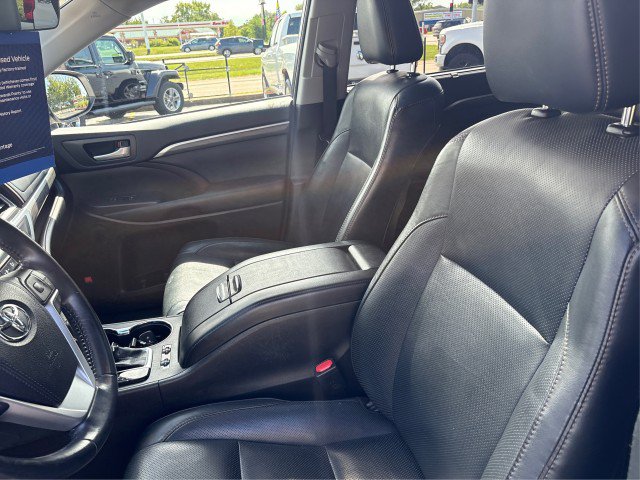 Used 2018 Toyota Highlander Limited AWD/4WD image 9