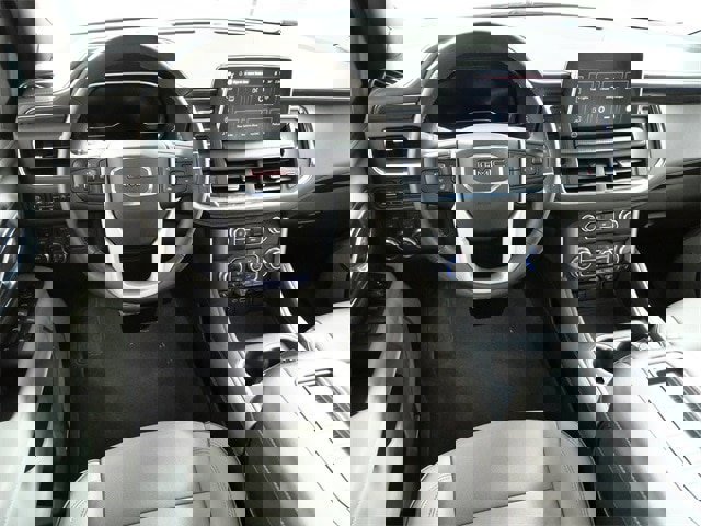 Used 2024 GMC Yukon XL SLT w/ SLT Premium Package image 8