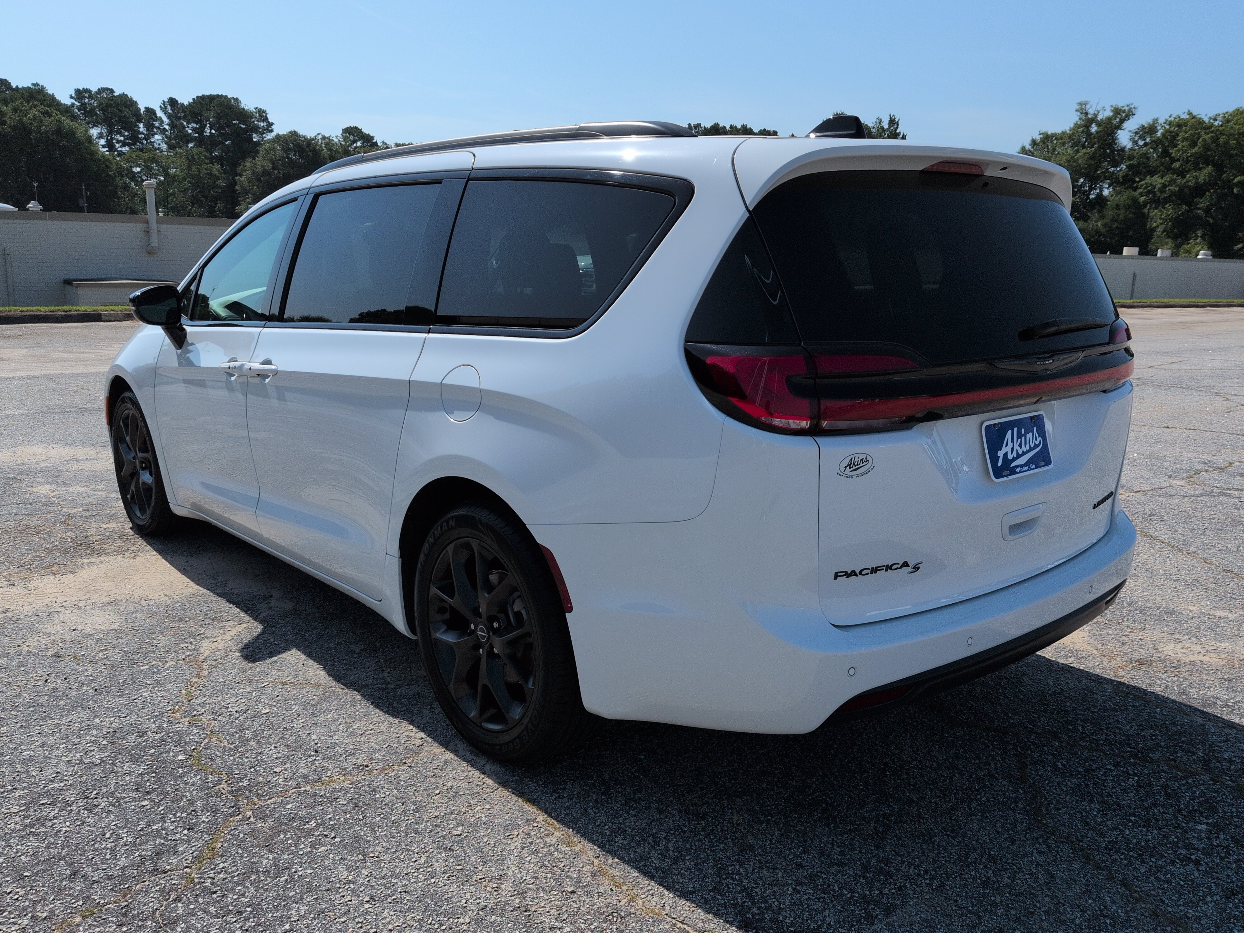 Used 2025 Chrysler Pacifica Limited FWD image 5