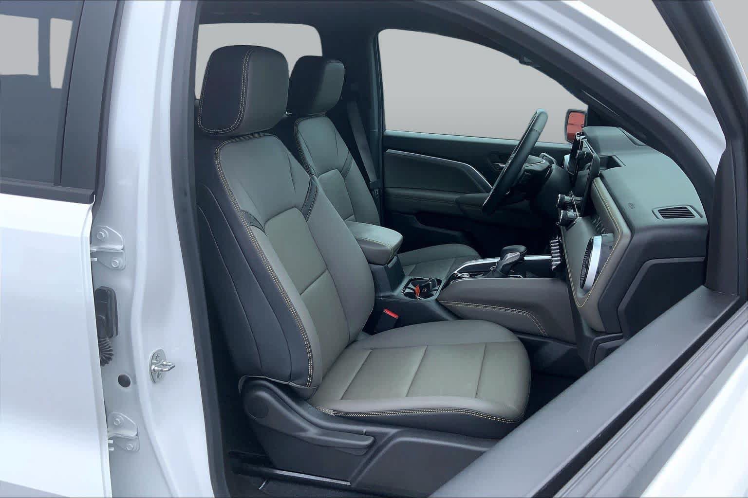 Used 2024 Chevrolet Colorado ZR2 w/ ZR2 Convenience Package III AWD/4WD image 9