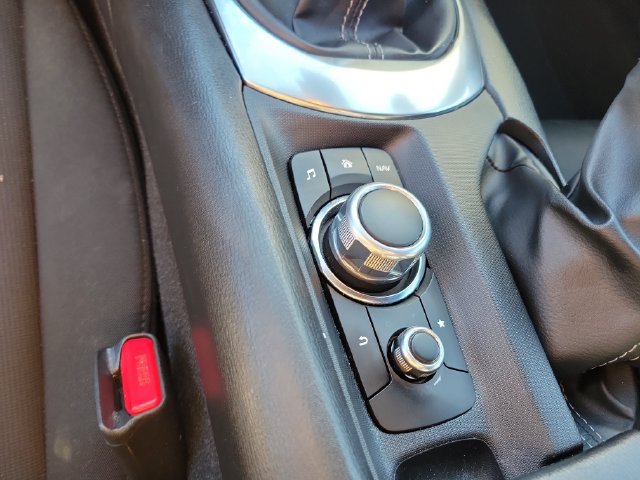 Used 2022 MAZDA MX-5 Miata Sport RWD image 18