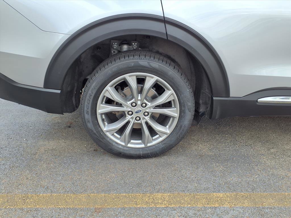 Certified 2022 Ford Explorer XLT w/ Equipment Group 202A image 7