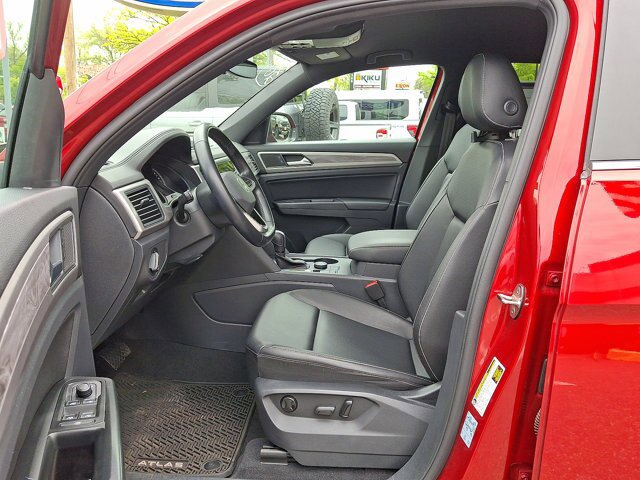 Used 2020 Volkswagen Atlas Cross Sport SE w/ Towing Package AWD/4WD image 3