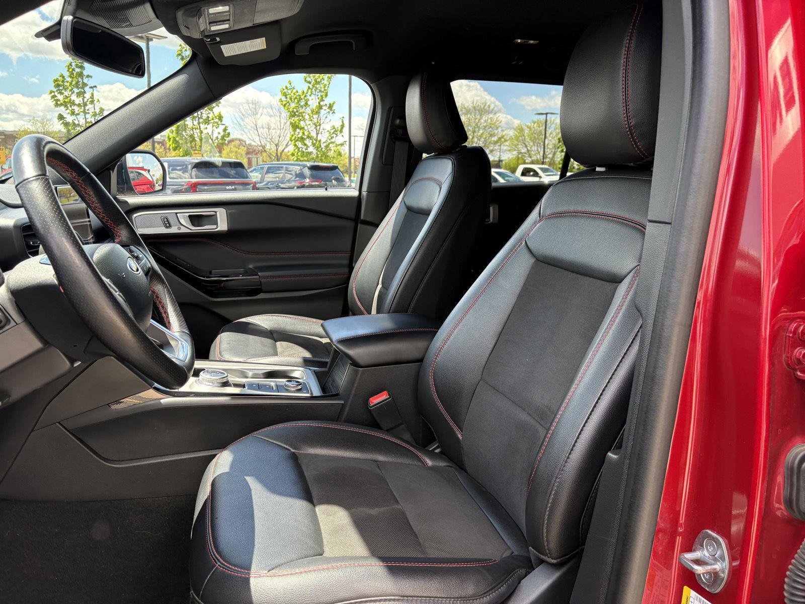 Certified 2023 Ford Explorer ST-Line w/ Class IV Trailer Tow Package AWD/4WD image 16