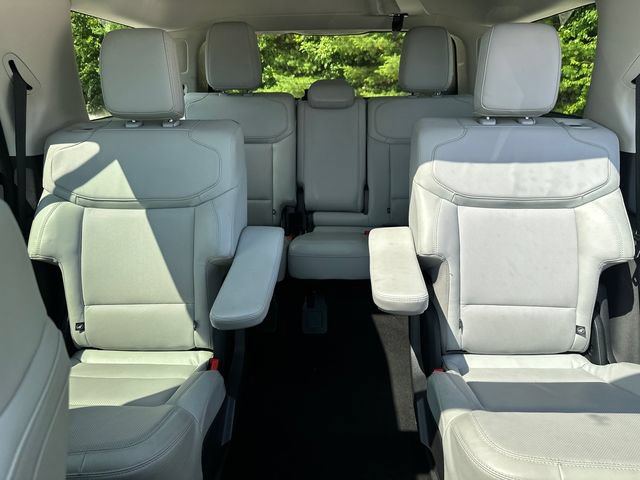 Certified 2025 Ford Expedition Platinum w/ Driver's Package AWD/4WD image 40