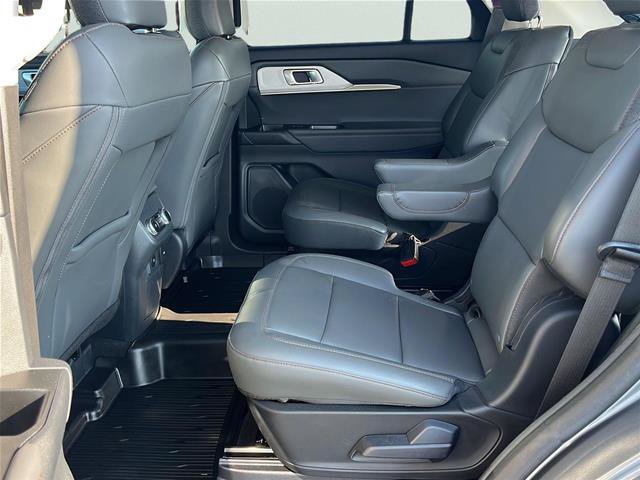 Certified 2025 Ford Explorer Active w/ Active Comfort Package AWD/4WD image 15