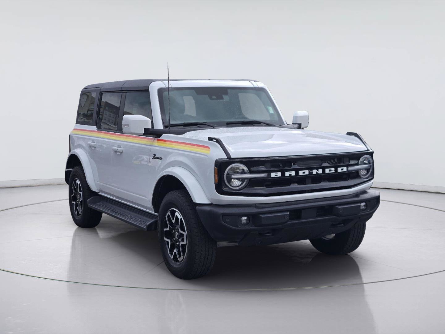 Certified 2025 Ford Bronco Outer Banks AWD/4WD image 3
