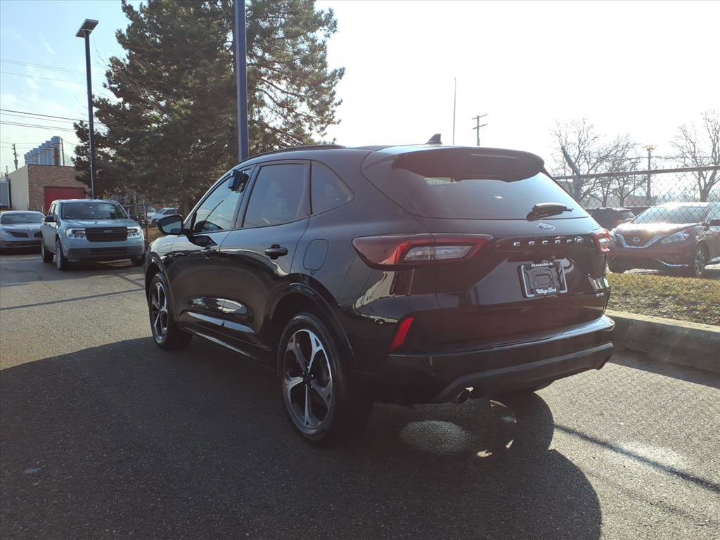 Certified 2023 Ford Escape ST-Line Select w/ Tech Pack #2 image 4