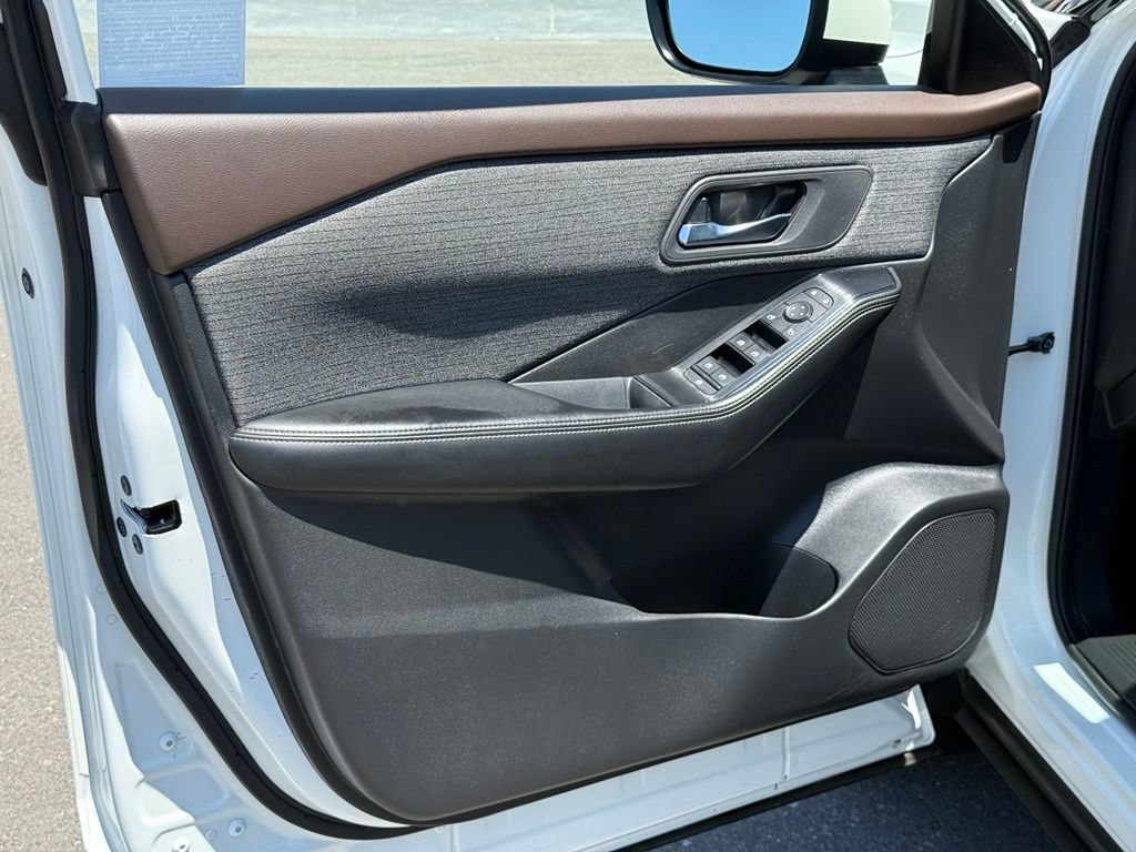 Used 2021 Nissan Rogue SV FWD image 17